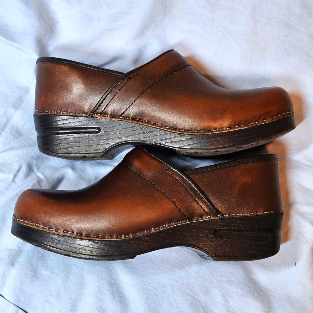 Dansko Professional Brown Leather Clogs Size 39 Comfort Slip On Shoes